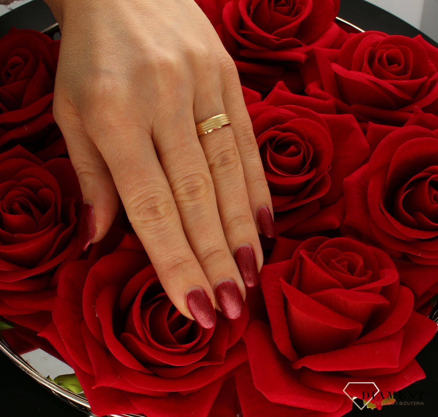 Złota obrączka damska z fazą i satynowymi paskami  Obrączka ślubna 5 mm.jpg